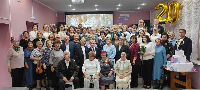 В Алатырской детской школе искусств состоялся праздничный концерт, посвященный 20 - летию школы искусств и Дню учителя "С искусством сквозь годы".