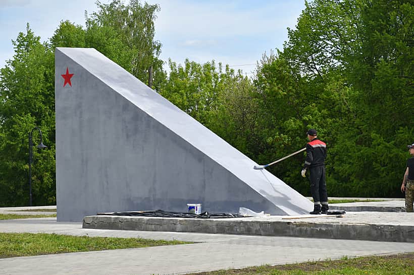 На территории Алатырского муниципального округа наведение чистоты и порядка продолжается.