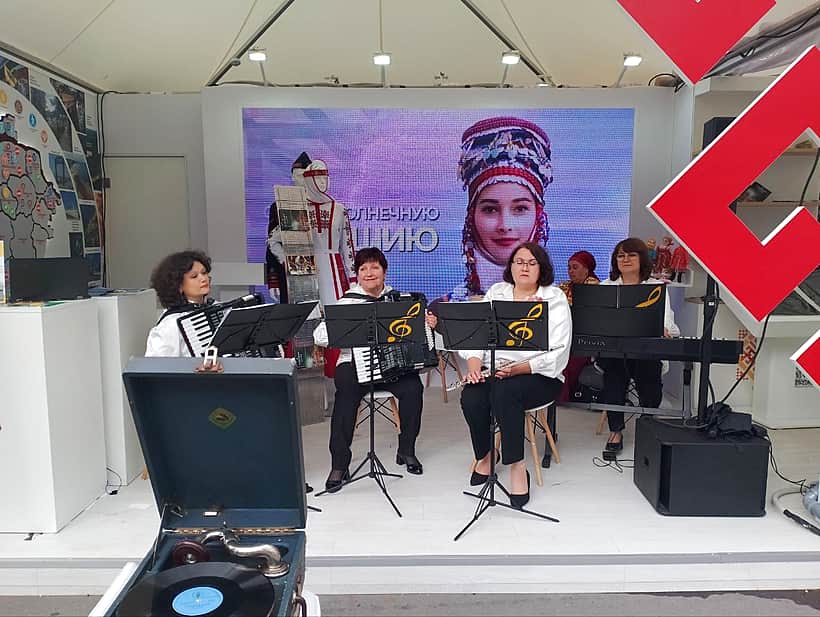 Инструментальная группа "Арт-Алатырь" представляет Алатырский МО на V Международном туристическом форуме "Путешествуй" в г. Москва.