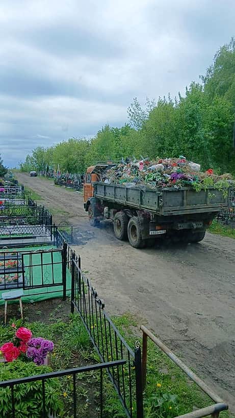 Благоустройство городского кладбища в Алатырском МО продолжается.