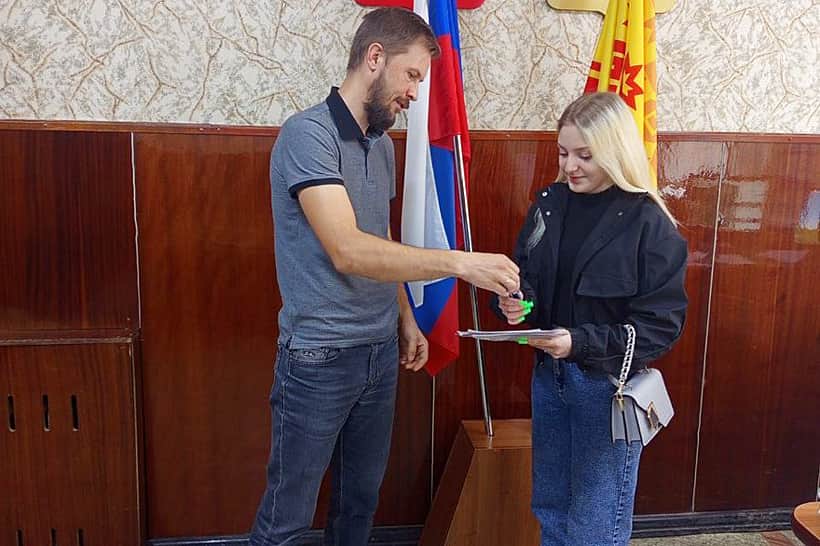 Очередное вручение ключей от квартир счастливым обладателям состоялось в Алатырском МО.