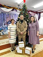 Коллектив сотрудников и родители воспитанников детского сада №3 «Светлячок» г. Алатыря отправили небольшой гостинец участникам СВО (фото №1).