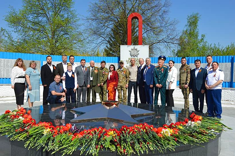 В Алатыре на Мемориале воинам, павшим в годы Великой Отечественной войны 1941–1945 гг., был зажжён Вечный огонь.