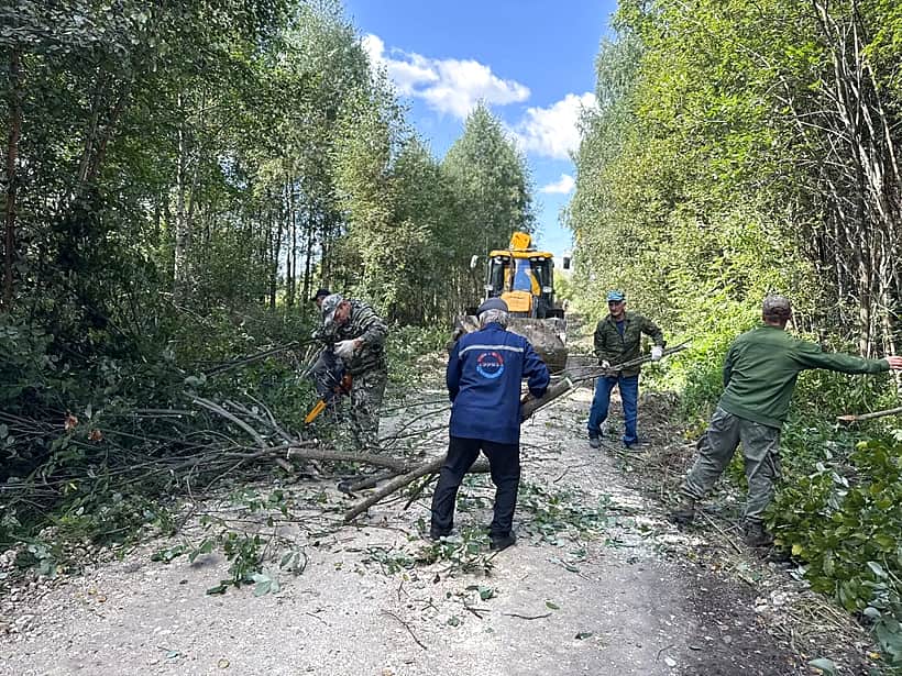В Кире прошёл субботник по благоустройству территории.