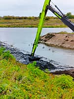 В селе Стемасы идут аварийно-восстановительные работы по расчистке реки Сура (фото №2).