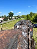 В эти дни силами администрации проводится субботник в микрорайоне Ямская у памятника технике «Паровоз Л-3369». (фото №2).