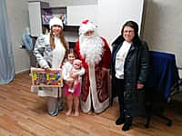 Дети в рамках акции «Ёлка желаний» в Алатырском МО получили новогодние подарки (фото №3).