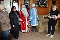 Дети в рамках акции «Ёлка желаний» в Алатырском МО получили новогодние подарки (фото №5).