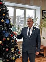 Дети в рамках акции «Ёлка желаний» в Алатырском МО получили новогодние подарки (фото №1).