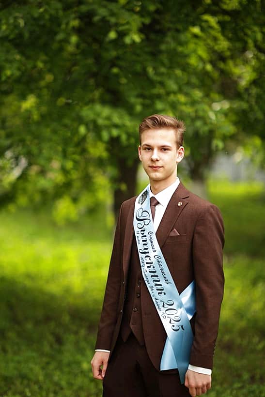 Выпускник гимназии №6 Алатыря сдал ЕГЭ по физике на 100 баллов.