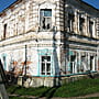 ул. Горшенина, 38 = ул. Московская, 24 (г. Алатырь) -​ многоквартирный жилой дом.