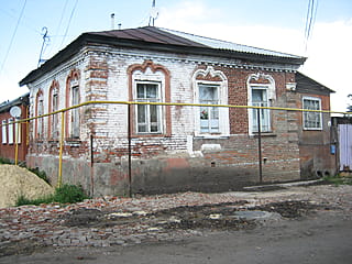 ул. Горшенина, 8 = ул. Кирова, 23 (г. Алатырь) -​ индивидуальный жилой дом с участком.