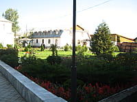 Здание гостиницы для паломников Киево-Николаевского Новодевичьего православного монастыря г.Алатырь. 21 сентября 2014 (вс).