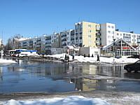 Многоквартирный жилой дом. 25 марта 2018 (вс).