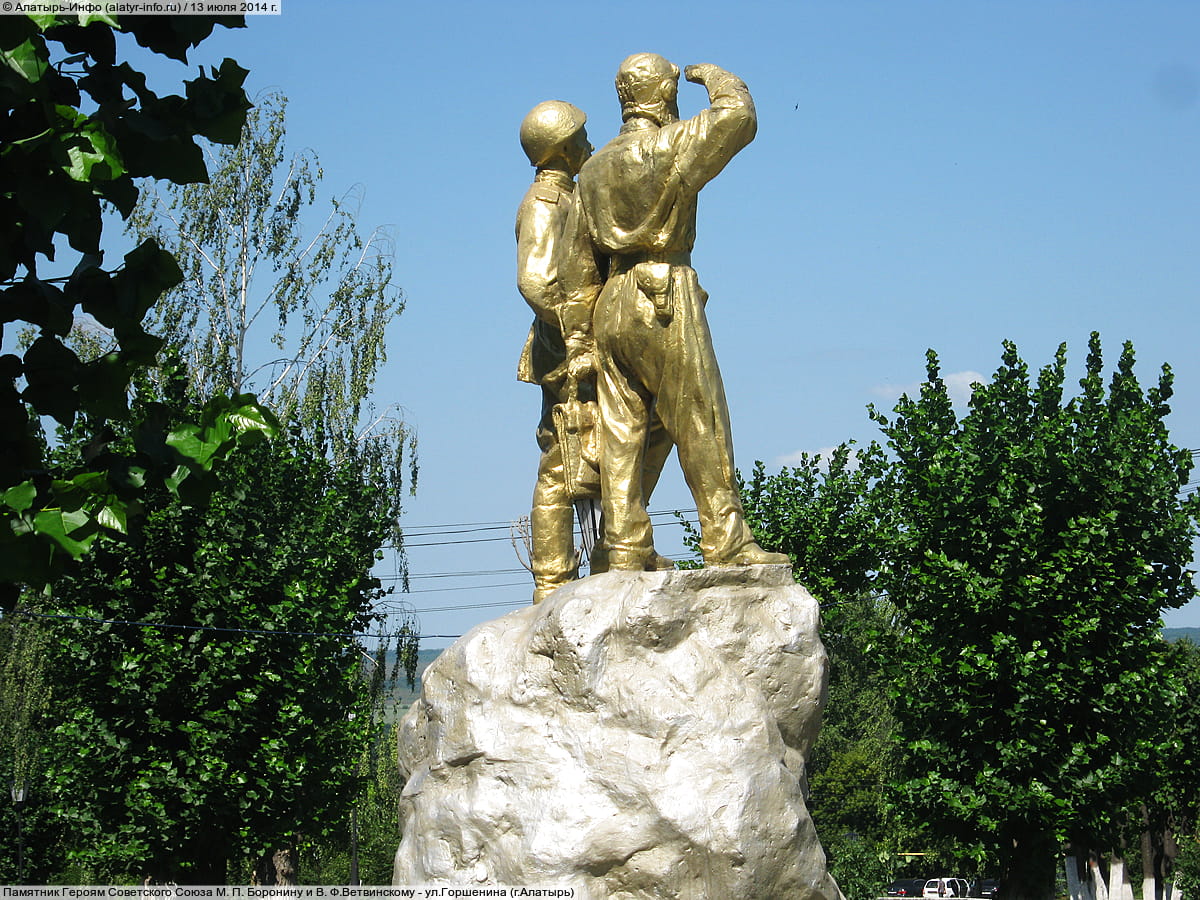 Памятник Героям Советского Союза М. П. Боронину и В. Ф.Ветвинскому. 13 июля 2014 (вс).
