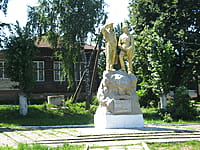 Памятник Героям Советского Союза М. П. Боронину и В. Ф.Ветвинскому. 13 июля 2014 (вс).