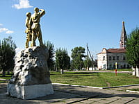 Памятник Героям Советского Союза М. П. Боронину и В. Ф.Ветвинскому. 22 августа 2014 (пт).