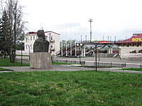 Памятник М.И. Калинин. 03 мая 2014 (сб).