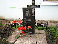 Памятник ученику 11 класса гимназии №6 Фёдорову Жене, зверски убитому в 2003 году. 03 мая 2014 (сб).