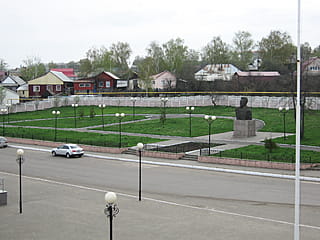 Памятник М.И. Калинин -​ ул. Горького (г. Алатырь).