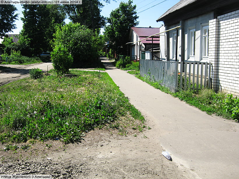 Улица Жуковского (г. Алатырь). 01 июня 2014 (вс).